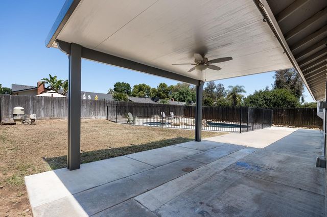 1028 W Minarets Avenue, Fresno, CA 93650