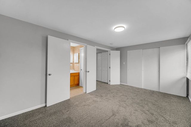 451 YORKSHIRE Square 451, Bolingbrook, IL 60440