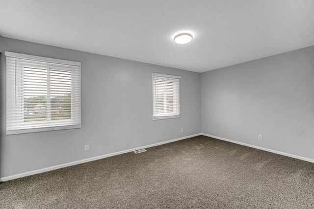 451 YORKSHIRE Square 451, Bolingbrook, IL 60440
