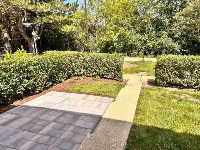 451 YORKSHIRE Square 451, Bolingbrook, IL 60440