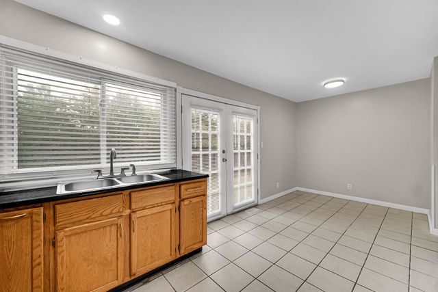 451 YORKSHIRE Square 451, Bolingbrook, IL 60440