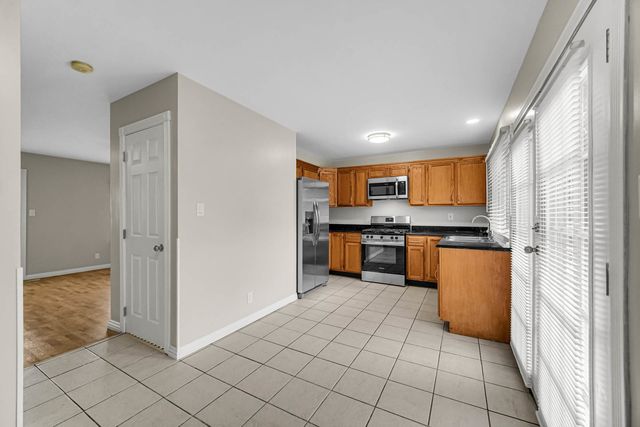 451 YORKSHIRE Square 451, Bolingbrook, IL 60440