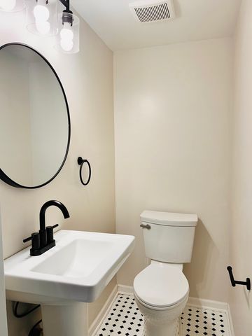 451 YORKSHIRE Square 451, Bolingbrook, IL 60440