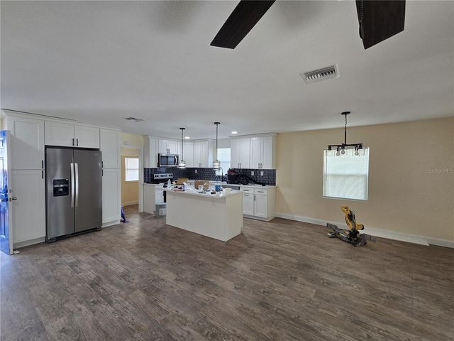 2301 MOODY AVENUE, Plant City, FL 33563