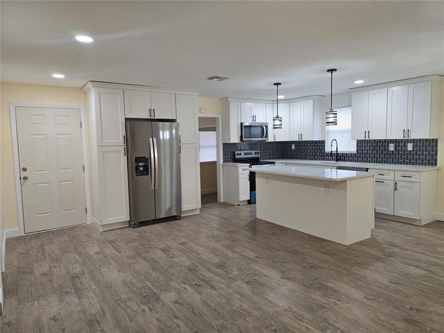 2301 MOODY AVENUE, Plant City, FL 33563