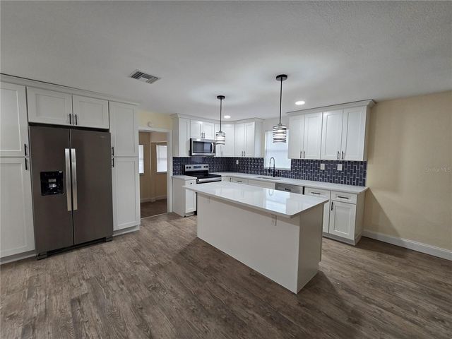 2301 MOODY AVENUE, Plant City, FL 33563