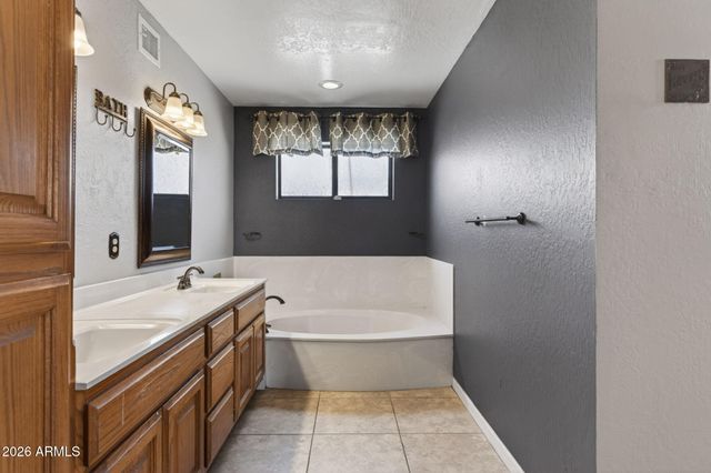 6346 E CAMELOT Drive, Mesa, AZ 85215