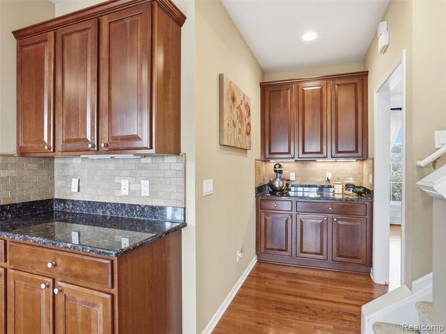 3235 Woodview Circle, Lake Orion, MI 48362