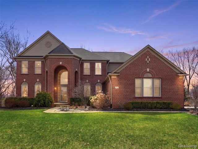 3235 Woodview Circle, Lake Orion, MI 48362