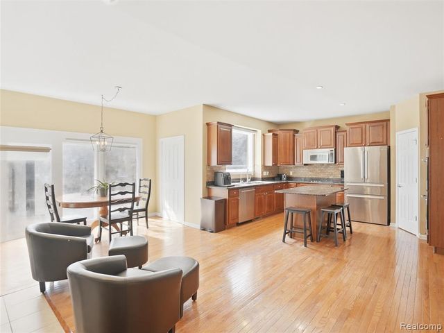 3235 Woodview Circle, Lake Orion, MI 48362