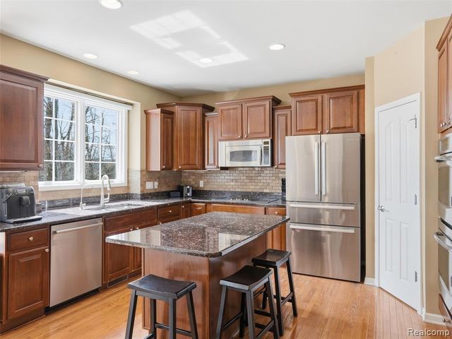 3235 Woodview Circle, Lake Orion, MI 48362