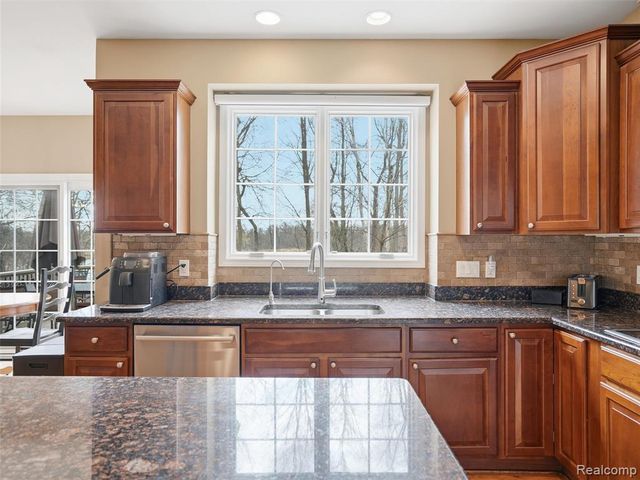 3235 Woodview Circle, Lake Orion, MI 48362