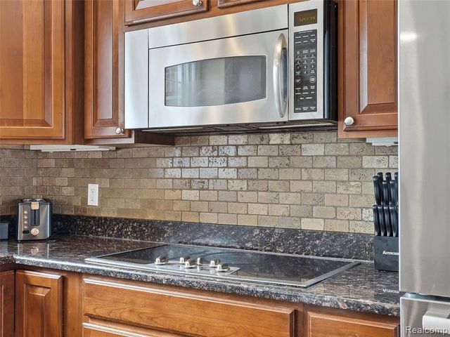 3235 Woodview Circle, Lake Orion, MI 48362