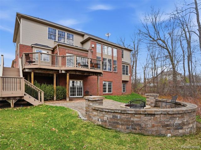 3235 Woodview Circle, Lake Orion, MI 48362