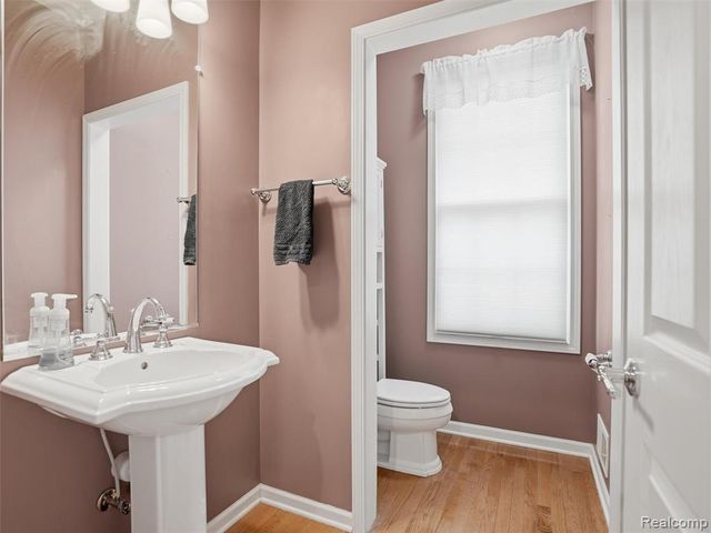 3235 Woodview Circle, Lake Orion, MI 48362