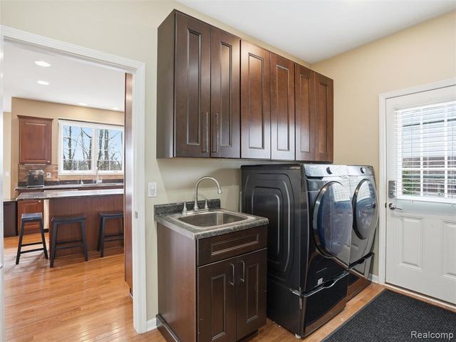 3235 Woodview Circle, Lake Orion, MI 48362