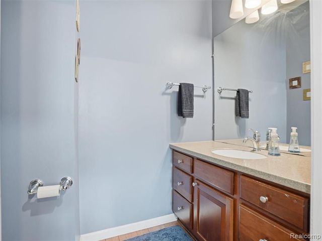 3235 Woodview Circle, Lake Orion, MI 48362