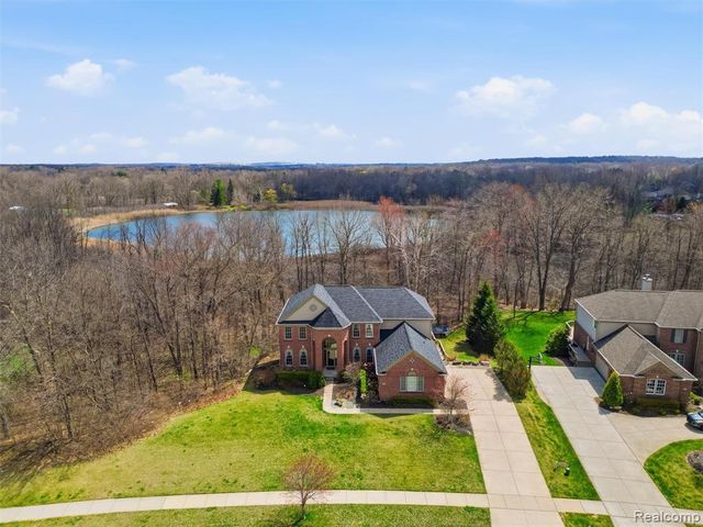 3235 Woodview Circle, Lake Orion, MI 48362