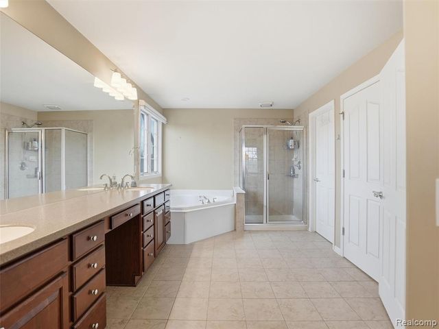 3235 Woodview Circle, Lake Orion, MI 48362
