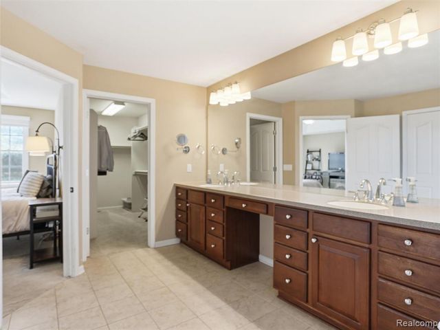 3235 Woodview Circle, Lake Orion, MI 48362