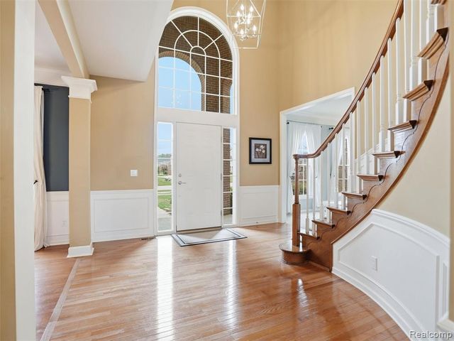 3235 Woodview Circle, Lake Orion, MI 48362