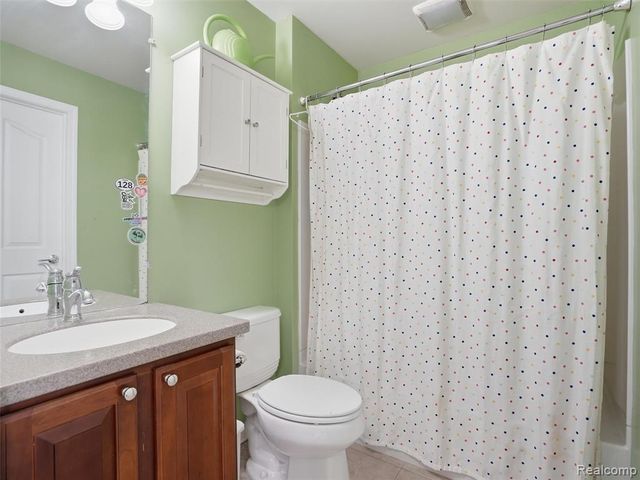 3235 Woodview Circle, Lake Orion, MI 48362