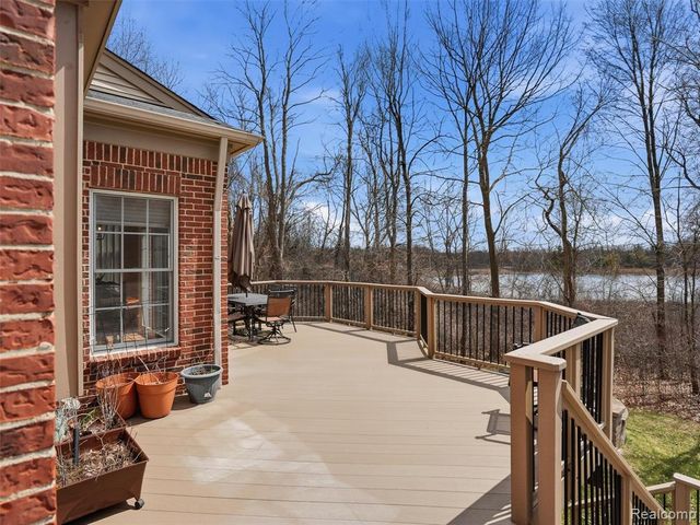 3235 Woodview Circle, Lake Orion, MI 48362