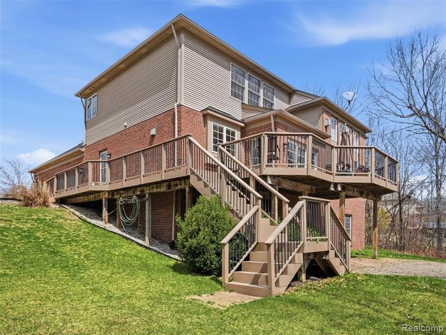 3235 Woodview Circle, Lake Orion, MI 48362