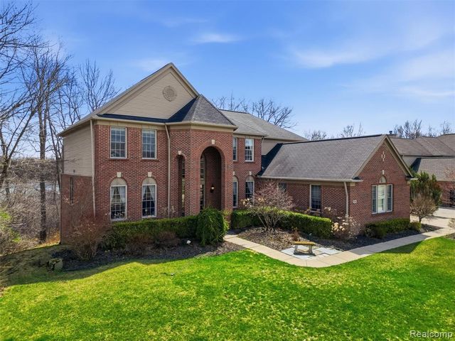 3235 Woodview Circle, Lake Orion, MI 48362