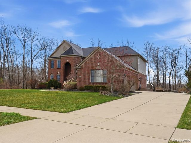 3235 Woodview Circle, Lake Orion, MI 48362