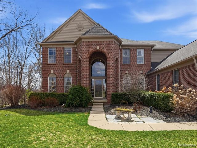 3235 Woodview Circle, Lake Orion, MI 48362