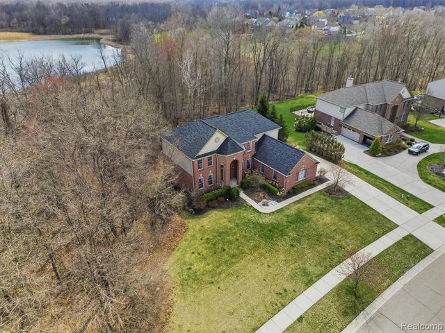 3235 Woodview Circle, Lake Orion, MI 48362