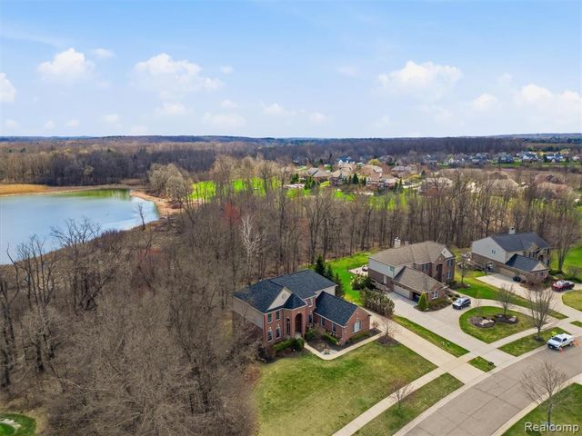 3235 Woodview Circle, Lake Orion, MI 48362