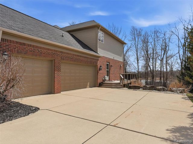 3235 Woodview Circle, Lake Orion, MI 48362