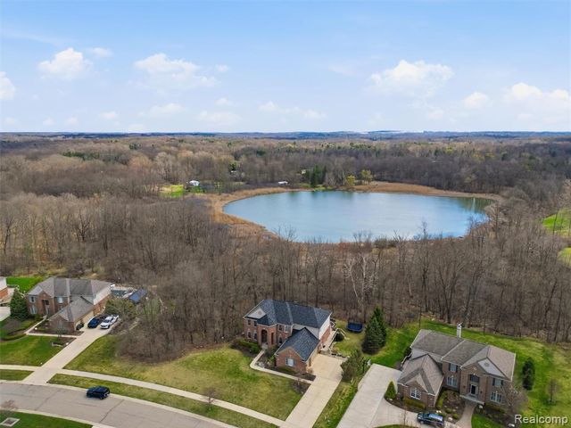 3235 Woodview Circle, Lake Orion, MI 48362