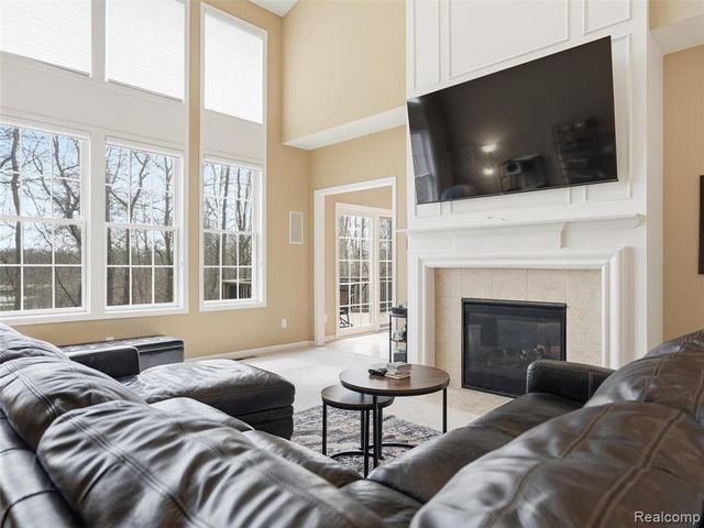3235 Woodview Circle, Lake Orion, MI 48362