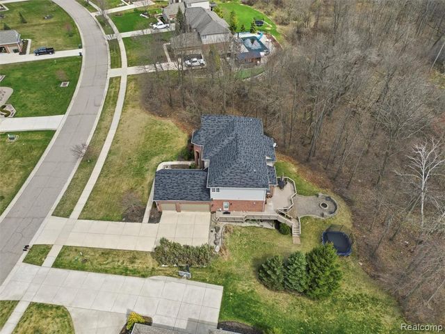 3235 Woodview Circle, Lake Orion, MI 48362
