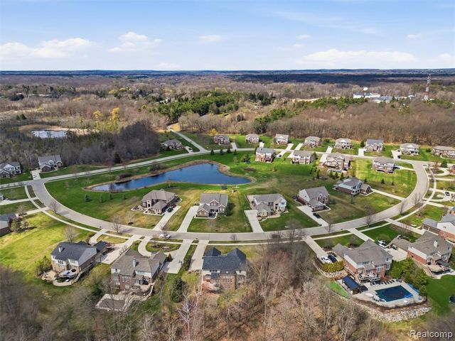 3235 Woodview Circle, Lake Orion, MI 48362