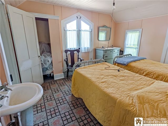 29 Whitfield Avenue, Chautauqua, NY 14722