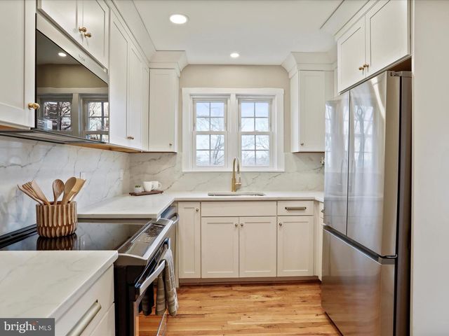 8013 MAIN STREET, Middletown, VA 22645