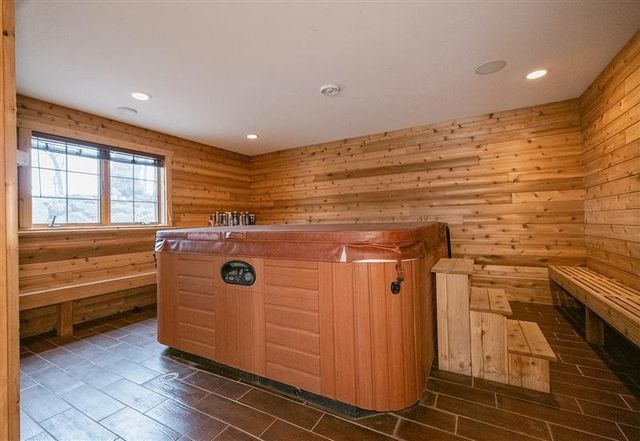 11898 River Street, Holdingford, MN 56340