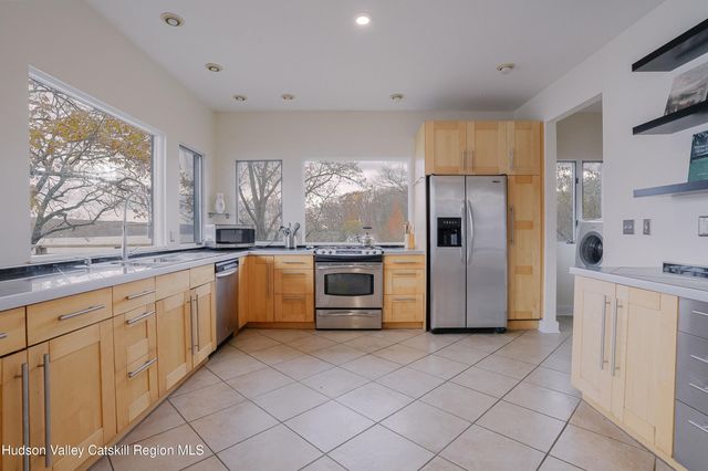 54 Deak Lane, Saugerties, NY 12477