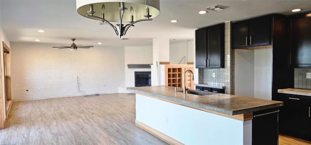 907 Hillyer ST, San Marcos, TX 78666