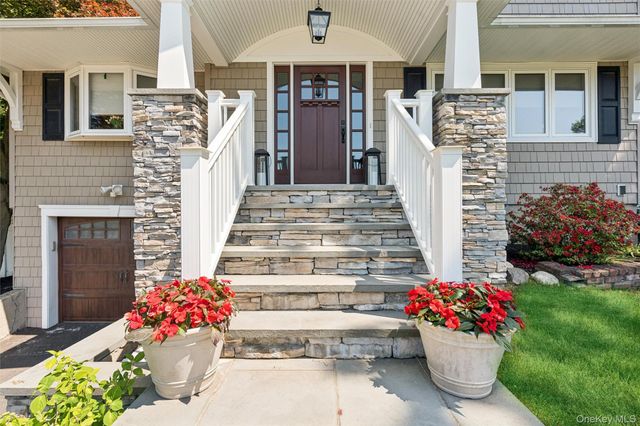 23 Ravenwood Drive, Kings Park, NY 11754
