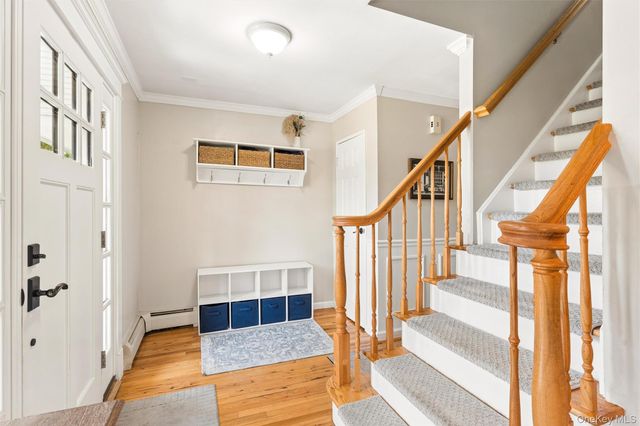 23 Ravenwood Drive, Kings Park, NY 11754