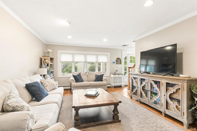 23 Ravenwood Drive, Kings Park, NY 11754