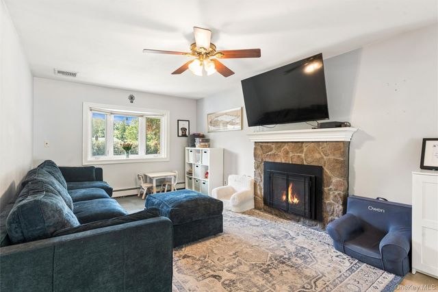 23 Ravenwood Drive, Kings Park, NY 11754