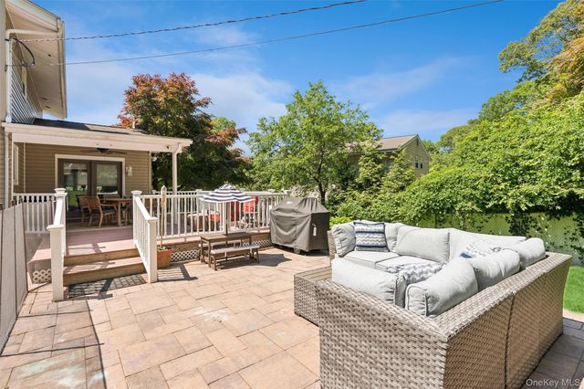 23 Ravenwood Drive, Kings Park, NY 11754
