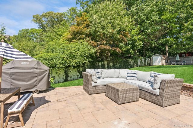 23 Ravenwood Drive, Kings Park, NY 11754