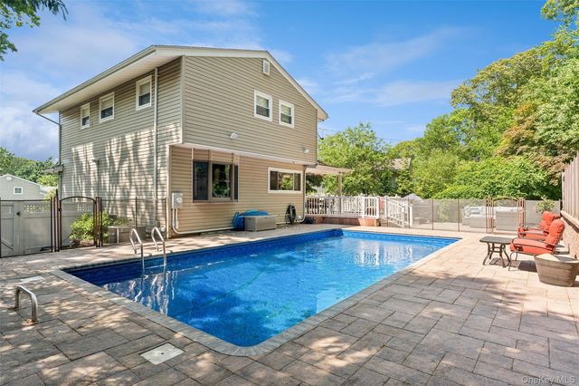 23 Ravenwood Drive, Kings Park, NY 11754